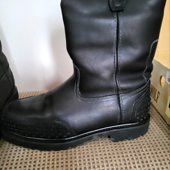 Road Wolf pull on riding boots. 10 1/2 wide, black, leather upper. Like new. - Picture 5 of 6